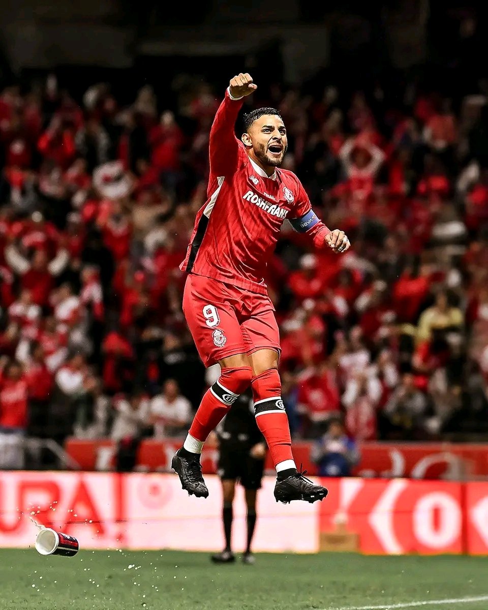 AngelNarvaezMX's tweet photo. ¡Felicidades! al Toluca y a su afición, por coronarse bicampeón del fútbol mexicano, al derrotar en la final, en tanda de penales, a Los Tigres de la UANL, por marcador de 9-8. #TorneoApertura2025 de la Liga MX. Encuentro celebrado este 14 de diciembre en el estadio Nemesio Diez. https://t.co/Oqu9jK9NDB