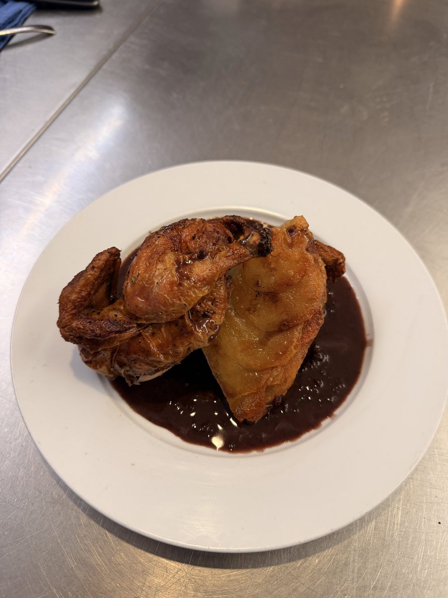 Matthiewmiceus's tweet image. Roasted Poussin, Pommes Anna, Red Wine Jus