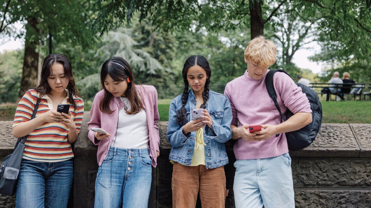barktechco's tweet image. Do you know what your teen is up to online? What platforms do they frequent, and how often do they use AI? Get curious and start a conversation with your child today about their experiences in the digital world. 

pewrsr.ch/4q3YRXB