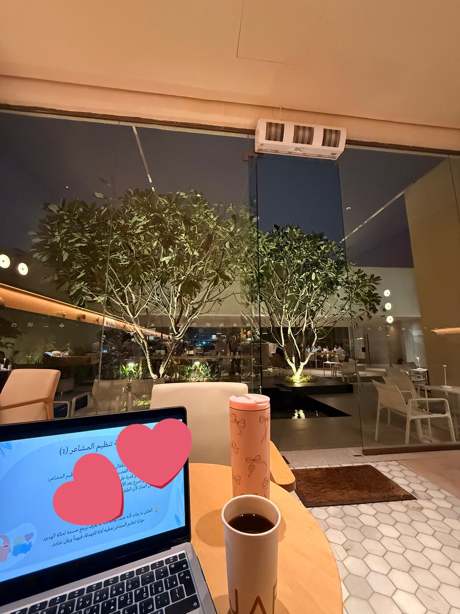 _human44's tweet image. قهوة دافية ومطر🩷