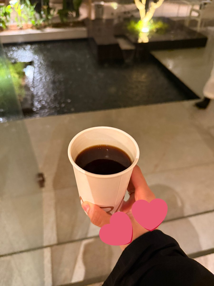 _human44's tweet image. قهوة دافية ومطر🩷