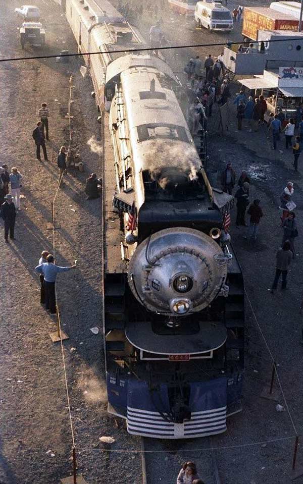 50YearsAgoLive's tweet image. The Bicentennial American Freedom Train, which has been traveling since April, arrives in San Jose, California.