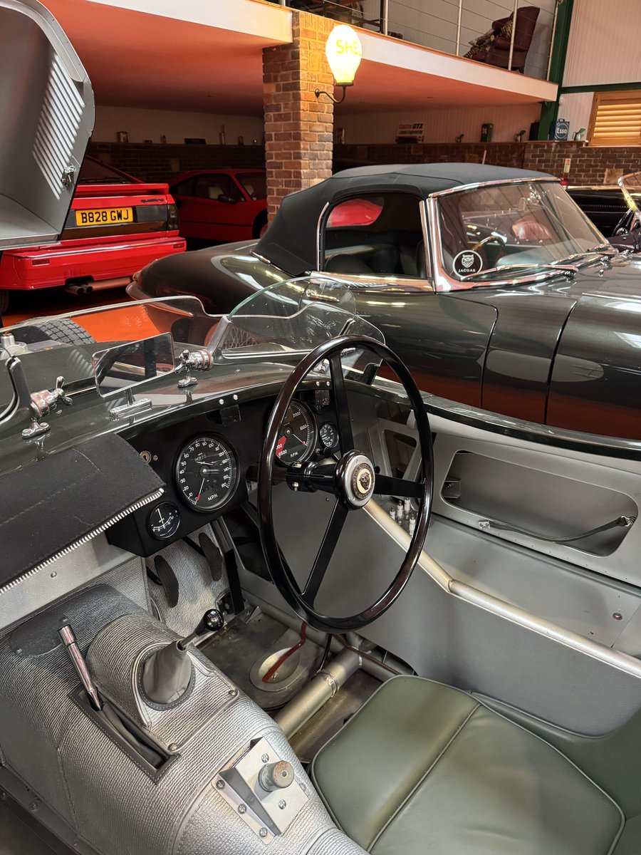 NutleySports's tweet image. Two Jaguars. Two eras. One racing soul 🐆

1953 C-Type: race-bred, lightweight, built to win Le Mans
1961 E-Type S1: racing DNA refined for the road—fast, elegant, iconic

Different missions - Same Jaguar heart

#Jaguar #CType #EType #ClassicCars #BritishMotoring #RacingHeritage