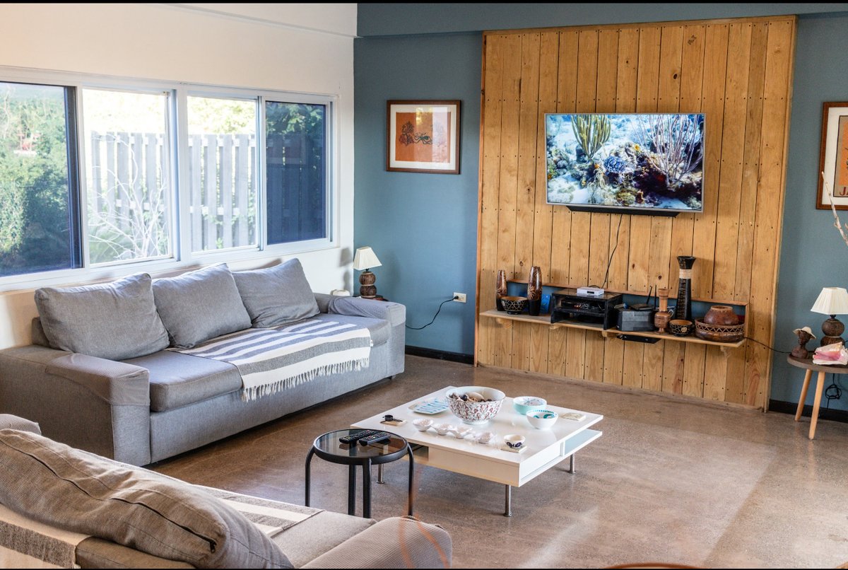 TurtlesNestJa's tweet photo. Homely but also cool and catching Jamaican style. The living room has plenty of space to spread out and enjoy the views. https://t.co/FsrtUupCJq
