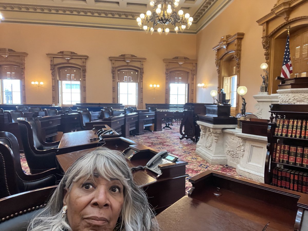 cingram32's tweet image. Happy Holidays!! Finally a time of PEACE at the Ohio Senate Chamber.🙏🏽