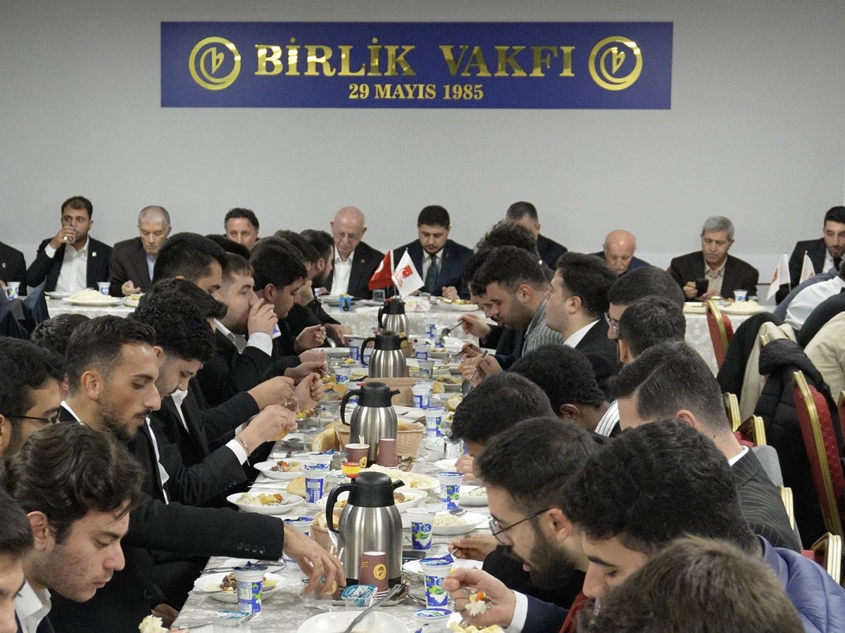 mttborgtr's tweet photo. 48. Dönem Genel Başkanımız Sayın İsmail Kahraman, 58. ve 59. Dönem Genel Başkanımız Sayın Taha Enes Şener, 60. ve 61. Dönem Genel Başkanımız Sayın İsmail Emrah Karayel, Birlik Vakfı Kurucular Kurulu Başkanı Sayın Yaşar Karayel, Birlik Vakfı Genel Başkanı Sayın Mehmet Alacacı ve Eskimez MTTB’li büyüklerimizin teşrifleriyle,
“Eskimezler Buluşması ve 109. Kuruluş Yıl Dönümü” programımız Birlik Vakfı Genel Merkezi’nde gerçekleştirildi.

#MTTB109Yaşında