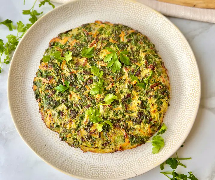 Se me ha ocurrido buscarla, y sí, existe: la tortilla de lechuga.

Hay gente muy rara.