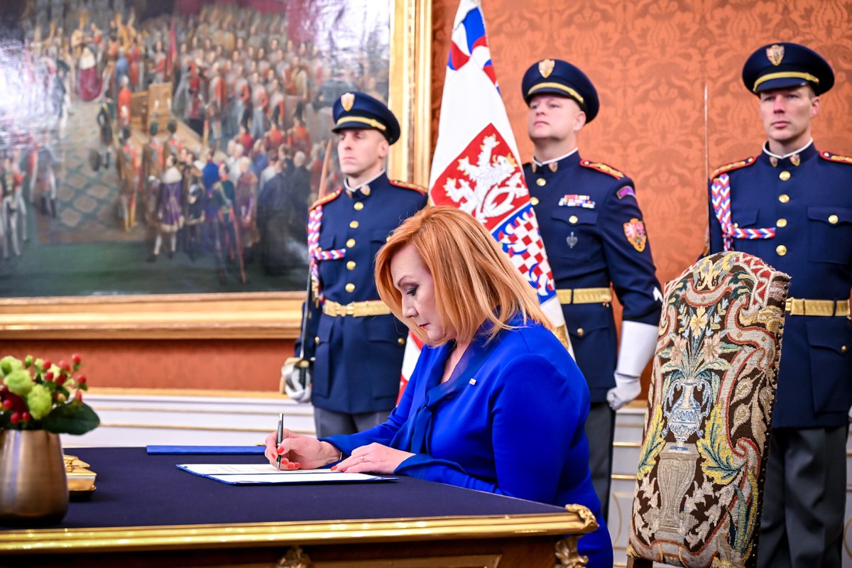 Alena Schillerová tweet media