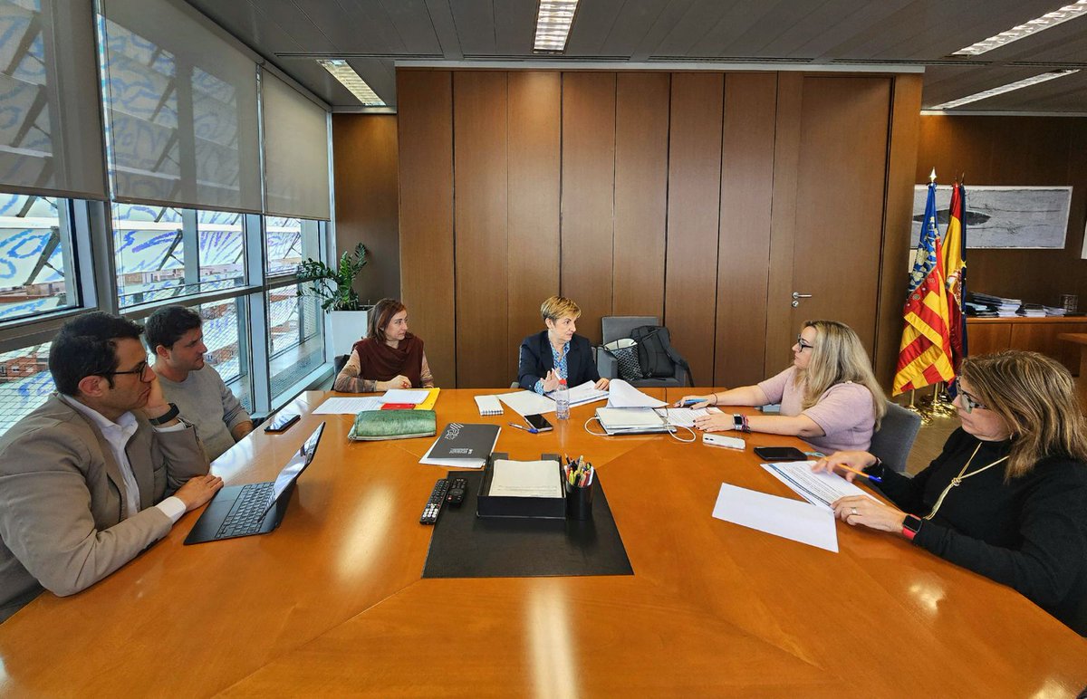 🤝 FEPEVAL refuerza su colaboración con la Conselleria de Industria

Reunión entre la consellera Marian Cano y la presidenta de FEPEVAL, Patricia Muñoz, acompañada por los vicepresidentes Amparo Sempere, Marcial Diago y Antonio Alagarda, y la gerente María Vicente.