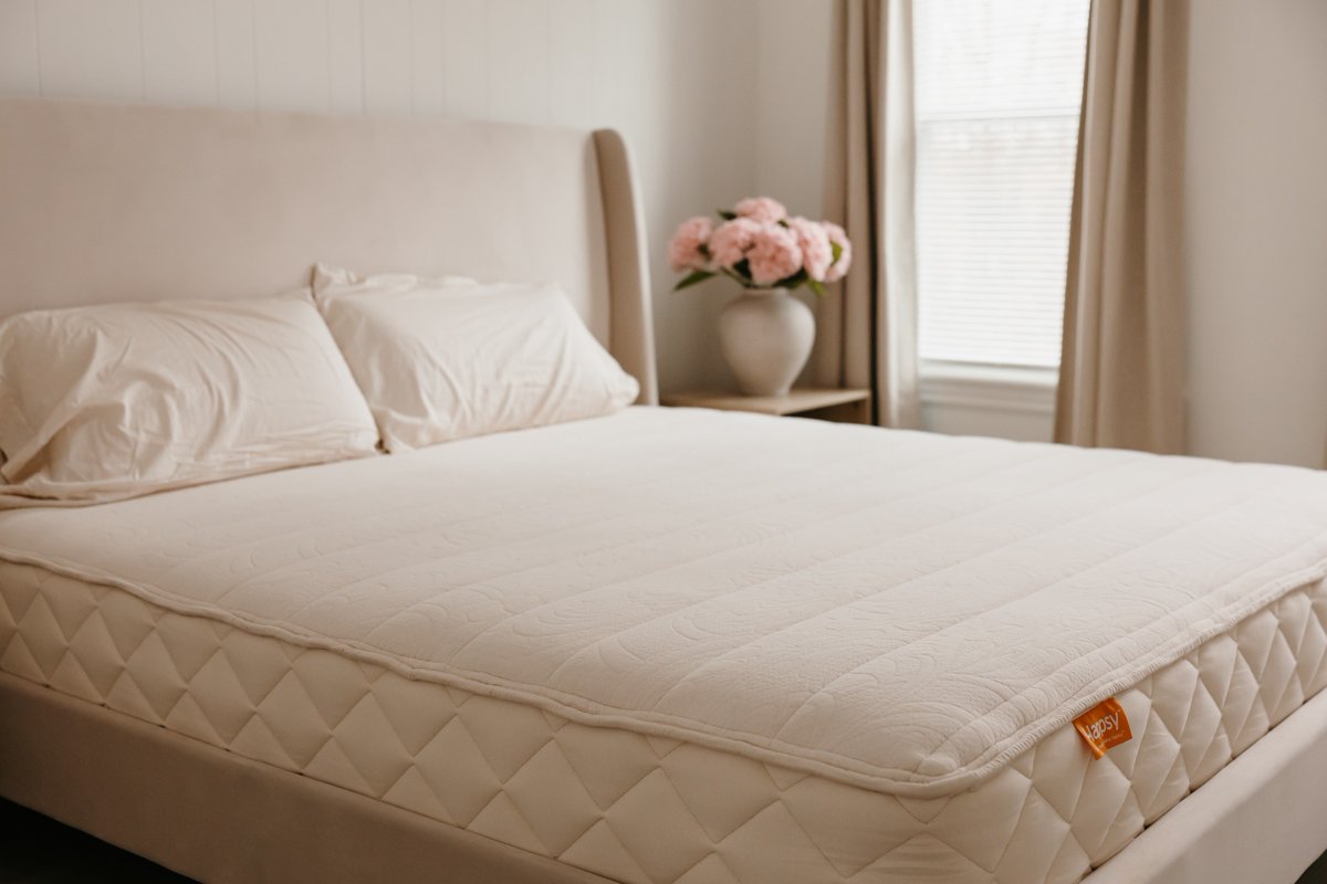 Happsy – giving you a warm welcome to your bed, night after night. 🧡

happsy.com/sale
[📸IG: samricharrd ]
#OrganicMattress #BedroomInspo #mattressinabox