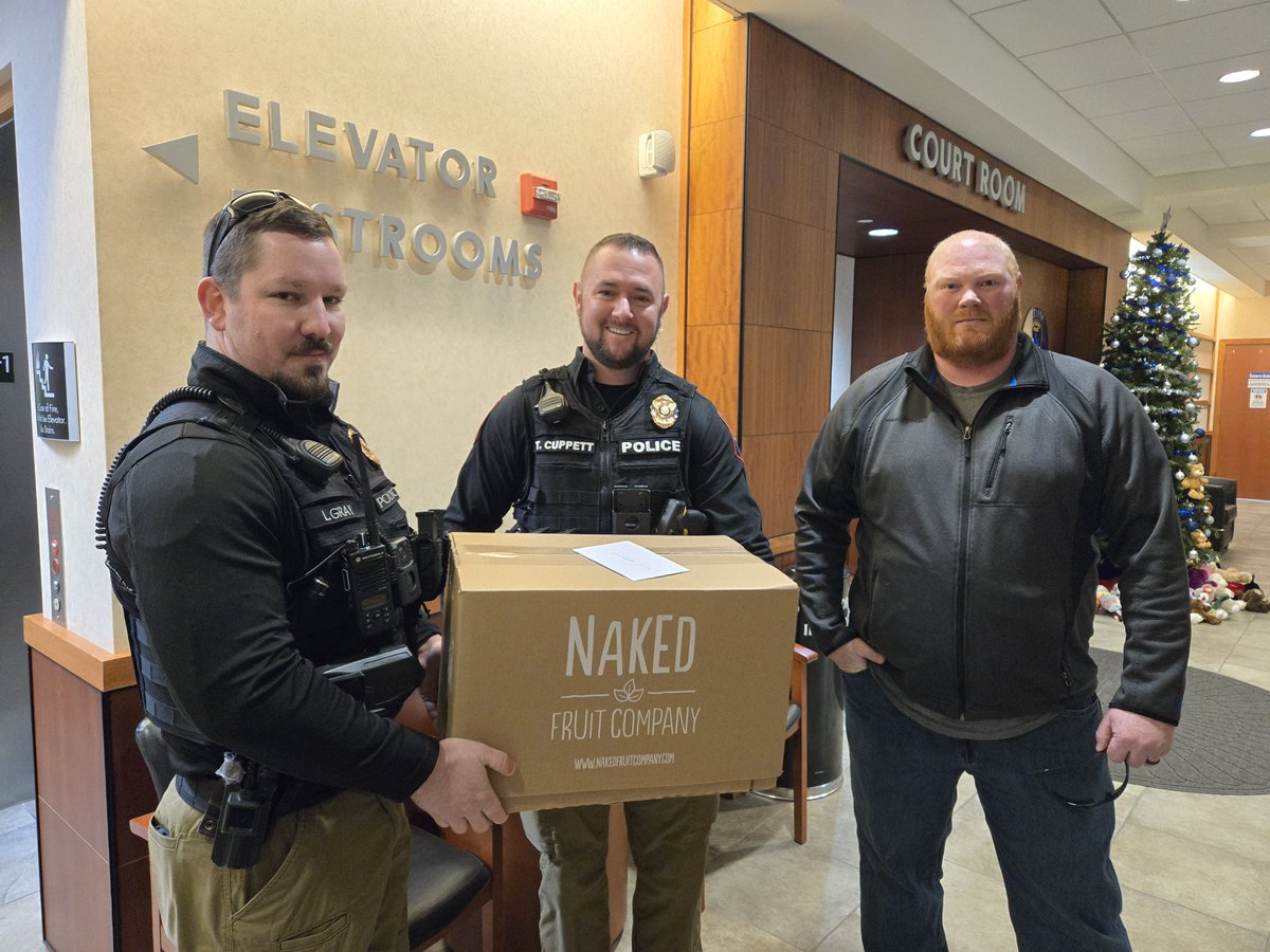 A huge thank you to Martinous Produce Co. for generously donating a box of fresh fruit to the Pittsburg Police Department!