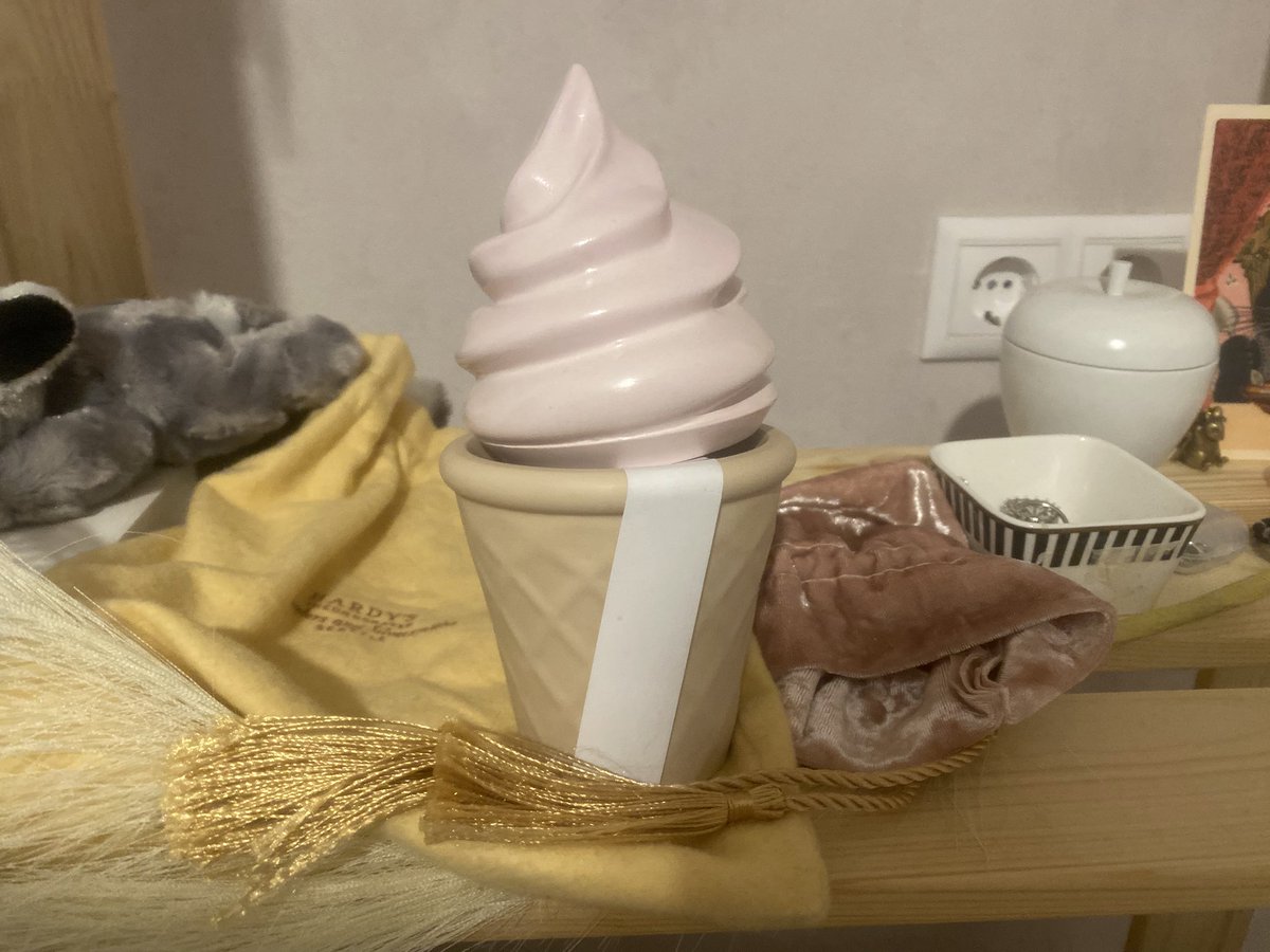 induuke's tweet image. Пришла красота 🍦 Рожочек, радость такая под новый год, огромное спасибо за такой подарок 😚