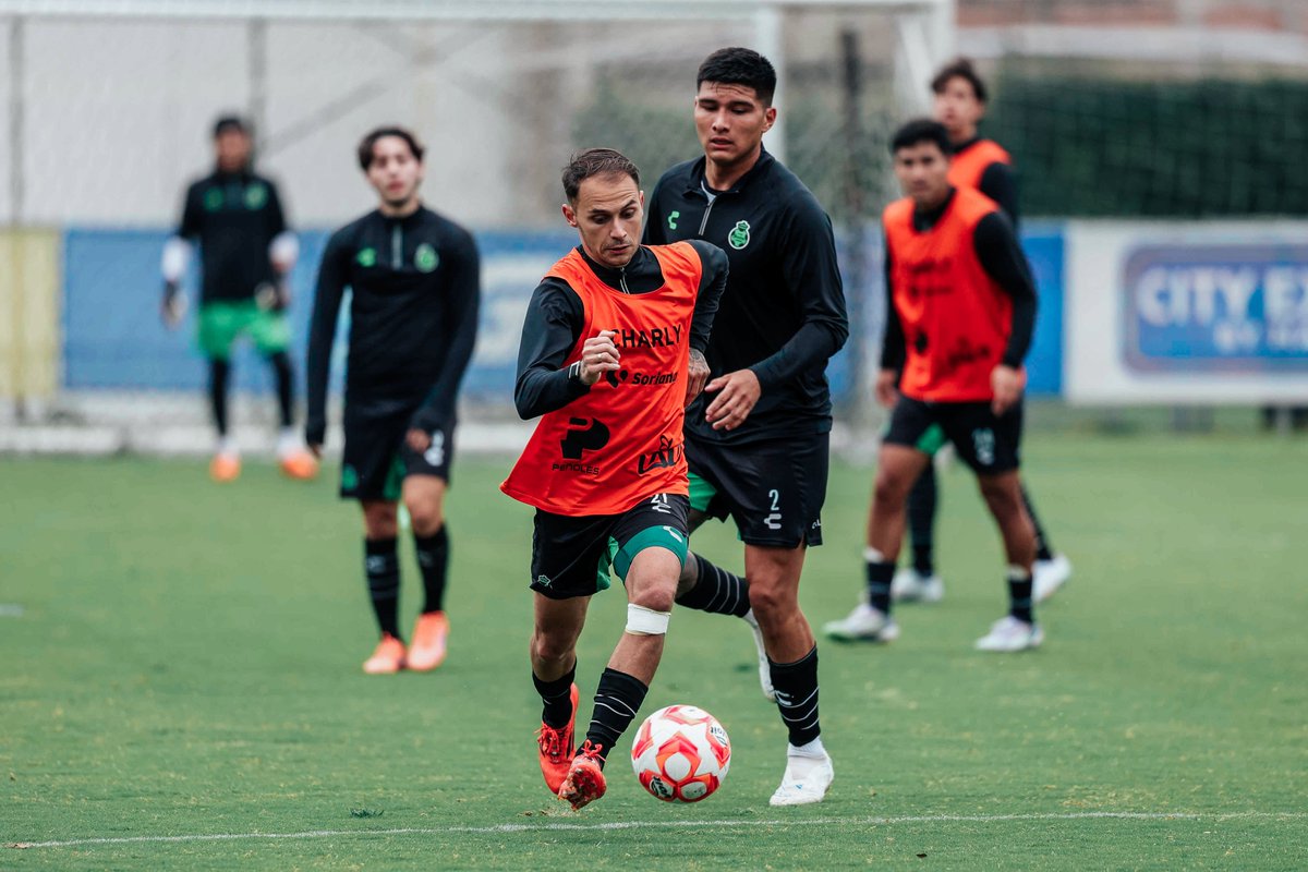 Buenos días, Guerreros. ☀️
Comienza la jornada de trabajo en el CAR. 💪⚽️

#PORTITODOSINTINADA ⚔️
