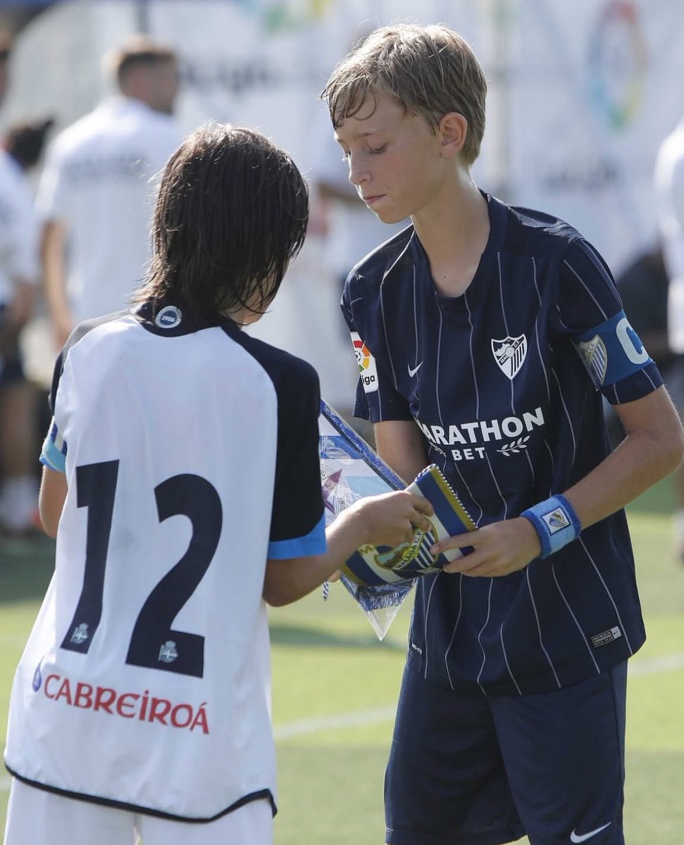 HuijsenArchive's tweet photo. Dean Huijsen in his youth 🔙🤍💙 https://t.co/5meQJI35Tp