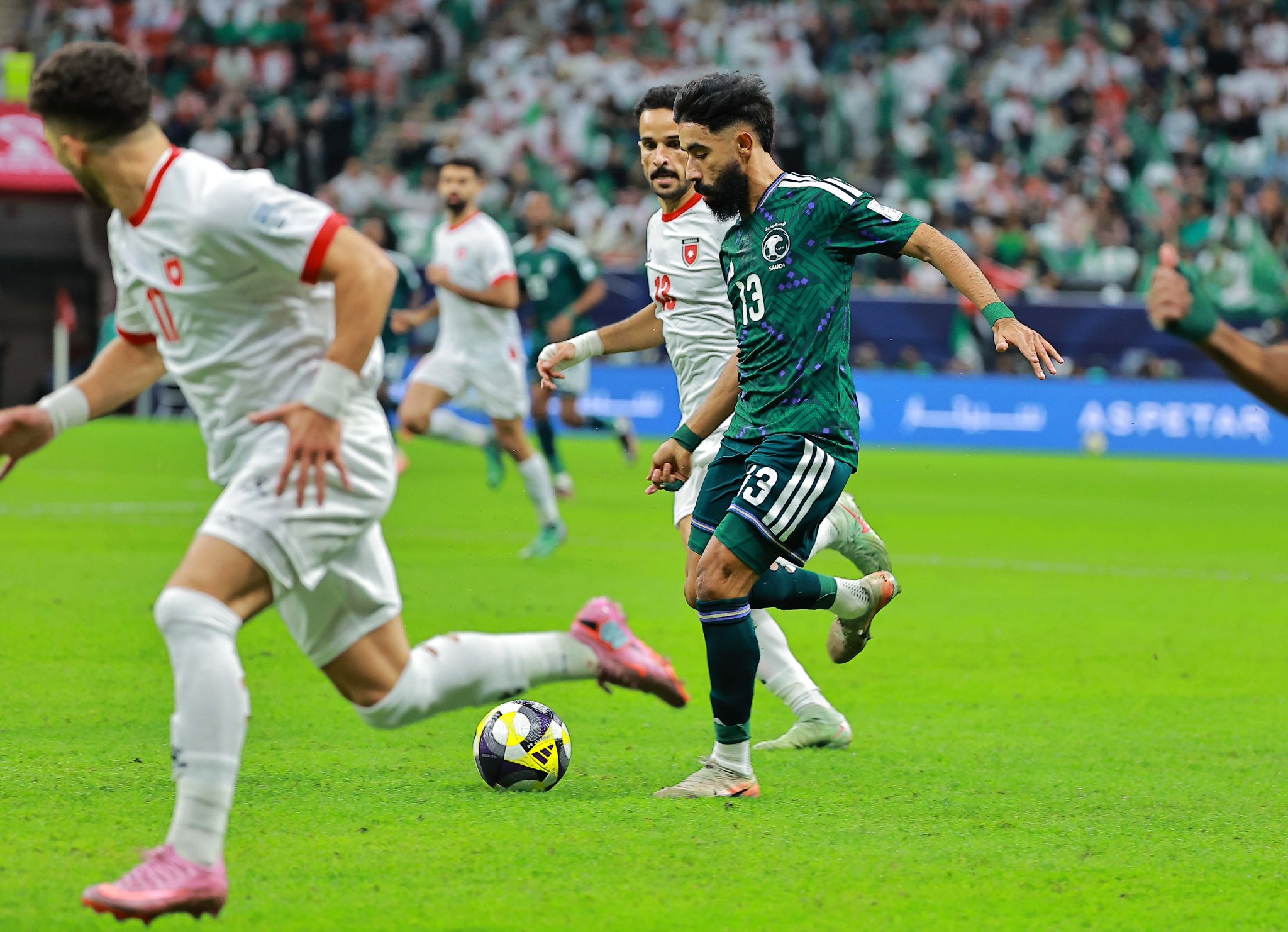من مجريات شوط المباراة الأول لمواجهة #السعودية_الأردن 