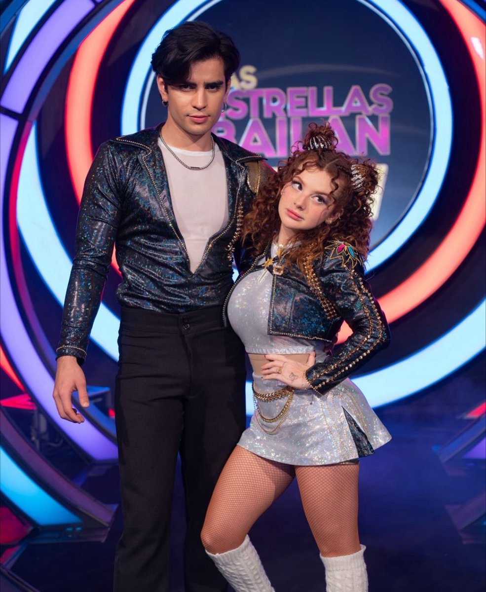 ZXochill's tweet photo. ¿Por qué no pueden pedir votos sin lanzar pullitas a los que claramente tienen más apoyo del público?
En fin… que sigan retorciéndose en su veneno.
#Brillaron #AaronMercury #AARONATION https://t.co/OS5CeTxcyu