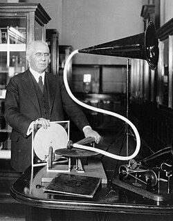 Hstorical_Facts's tweet image. Did you know that this day 148 years ago (Dec 15, 1877), the famous American inventor Thomas Edison patented the Phonograph?
This device was the first capable of recording and reproducing sound.

#OnThisDay #Edison #Invention
