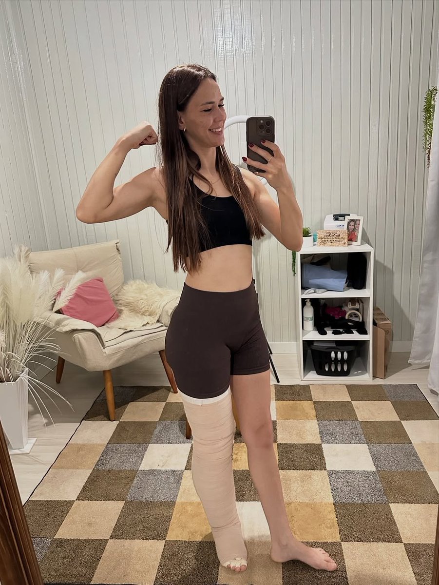 AnneMcalli83371's tweet image. No Likes no followers because I'm not half naked 😭