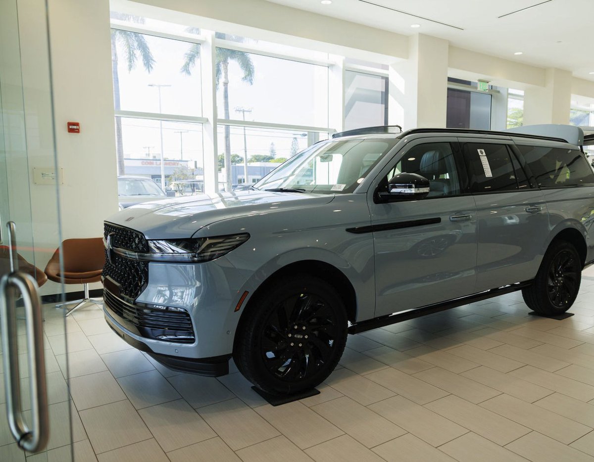 AlPackerLincoln's tweet photo. A presence you feel the moment it arrives. The Lincoln Navigator is crafted for comfort, designed for impact.

#alpackerlincoln #lincoln  #nautilus #aviator #navigator #corsair #westpalmbeach https://t.co/jL7vkVhmEo