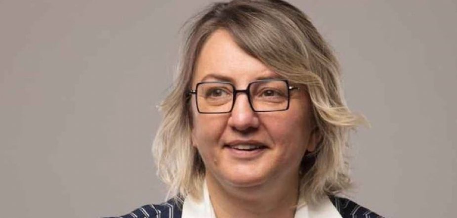 Gülşah Durbay ile Özgür Özel hakkında alçakça iftiralarda bulunan, insanlıktan nasibini almamış Ebru Küçükaydın adlı kadın, Durbay’ın durumunun kötüleştiği dönemde kalp krizi geçirmiş ve stent takılmıştır.

İki gündür aldığın beddualar sana nefes aldırmaz. Gencecik bir kıza,