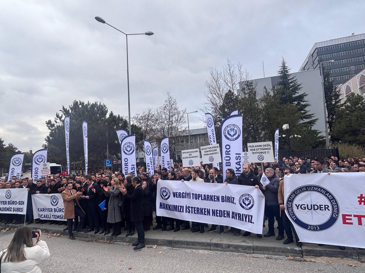 EmreCepni53's tweet photo. Yıllardır süren sistematik ötekileştirme ,  yıllardır süren ayrımcılık nereye kadar .Artık Yeter !!! #666KHK14Yaşında

@cemkucuk55 
@cuneytozdemir https://t.co/YNG2KdMquK