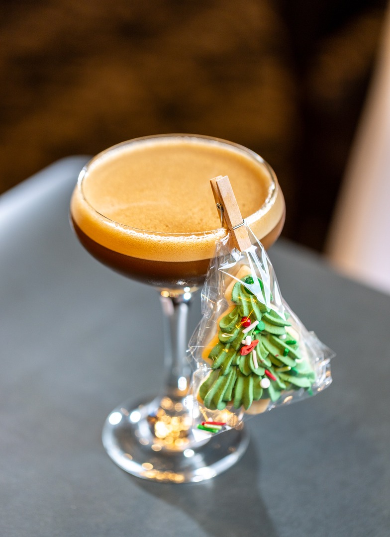 VisitNovato's tweet image. A little flame. A little mystery. A lot of Novato charm.

Behind the bookshelf at The Speakeasy, you’ll find the secret menu Crème Brûlée Martini and the festive Gingerbread Man, two cocktails worth slipping into the hidden bar for. #VisitNovato