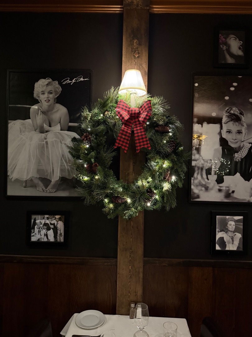 VisitNovato's tweet image. A little flame. A little mystery. A lot of Novato charm.

Behind the bookshelf at The Speakeasy, you’ll find the secret menu Crème Brûlée Martini and the festive Gingerbread Man, two cocktails worth slipping into the hidden bar for. #VisitNovato