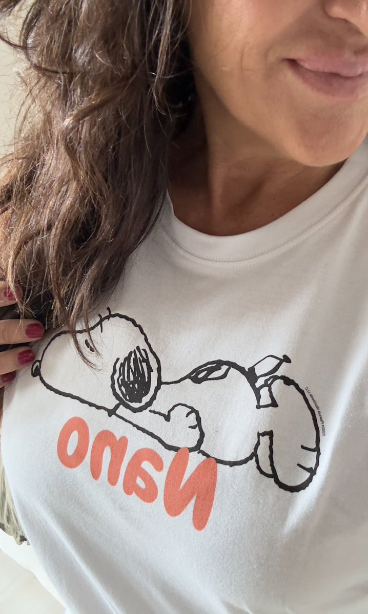 Camiseta de algodón ultra cómoda de <a href="/laTostadora_com/">laTostadora.com</a> con el Snoopy que vive en mi casa.🥰
Tienen cosas chulísimas y personalizan todo tipo de camis,creo q es un buen regalo para estas Navidades!