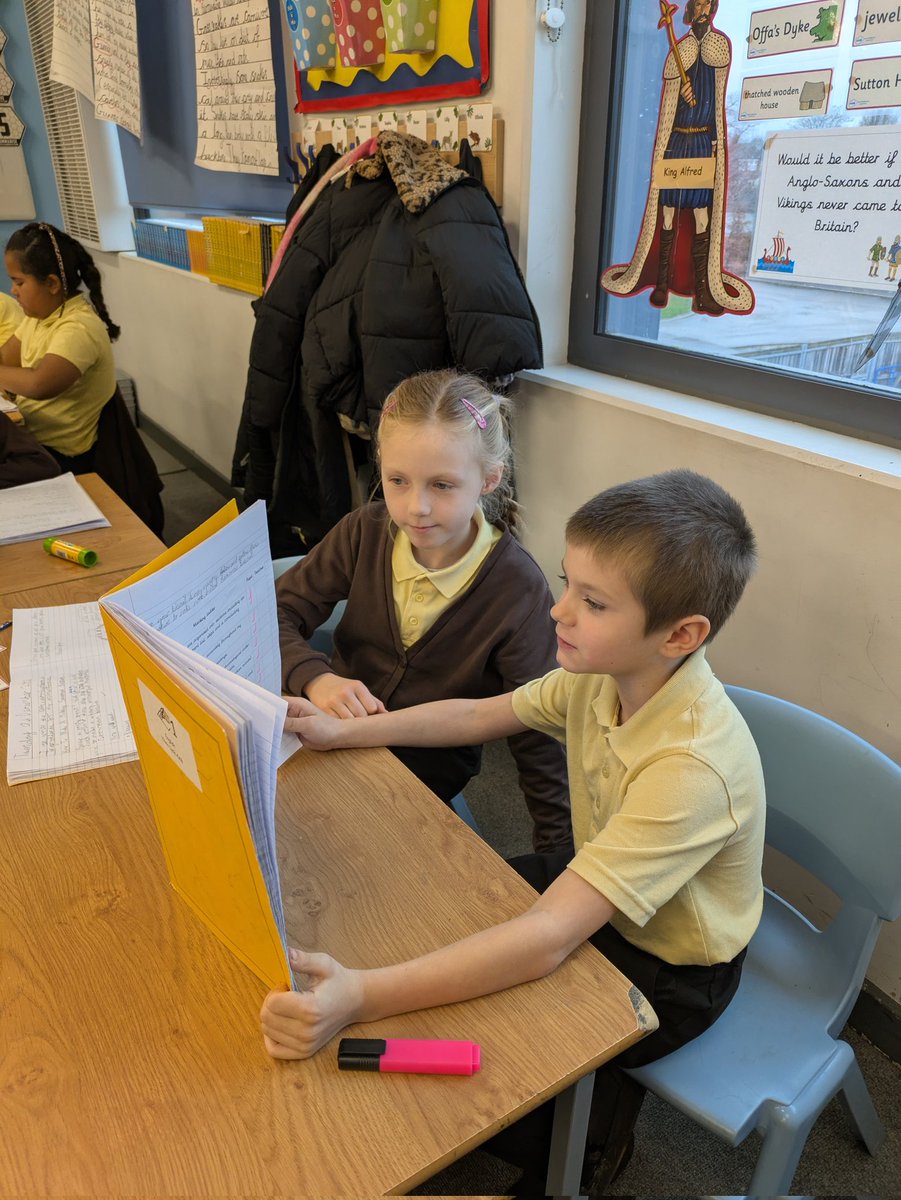 EastfieldPSHull's tweet photo. #eps4AB wrote some super instructions on How to Make a Melting Snowman Biscuit. They read them to their partners to practise their oracy skills, and finally followed their own instructions to make them. Yummy. π€€ https://t.co/KXHGDWvnOK