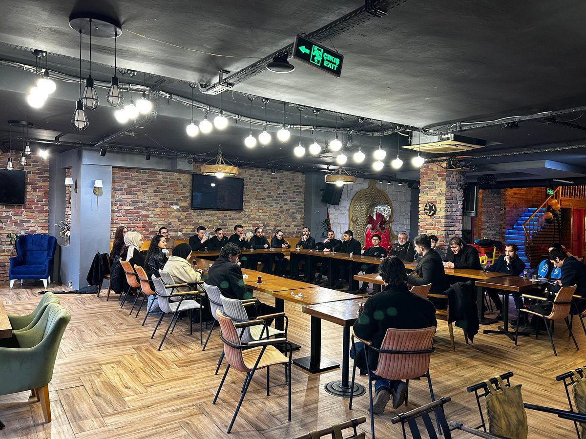 Atsız beği kabri başında andıktan sonra kendisini şiirleri ile yad ettik; Türk ırkı sağolsun.

#İstanbulötüken
#GençAtsızlar