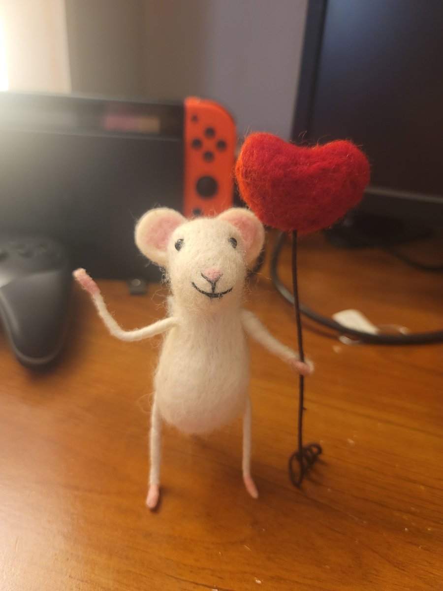 onsilla_cat's tweet photo. @DrAllyLouks is this from Sew Heart Felt?? I love that store! I've bought three mice from them 🥰 https://t.co/4GUueUWx3n