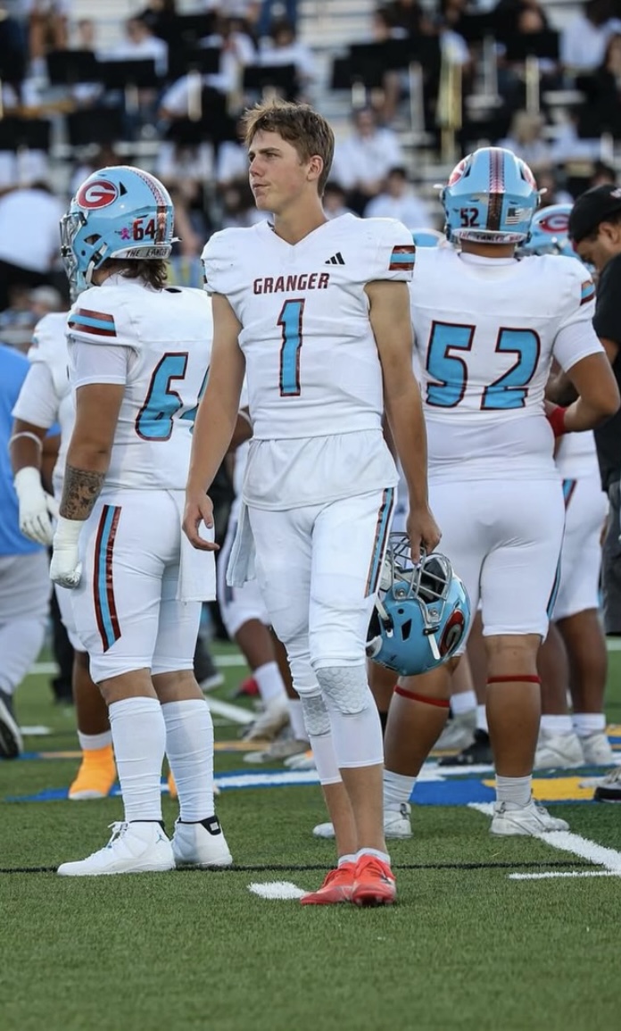 OwenGriffinQB's tweet image. What a journey. From early mornings to late nights, tough moments to big wins — thank you to every coach &amp;amp; teammate who pushed me to be better. Hard work, perseverance, character, attitude &amp;amp; dedication showed. Graduating high school mid-year in December — will miss my great…