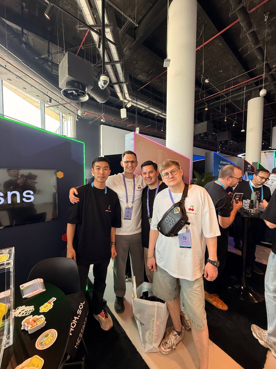 Your conference merch is garbage 💩🤮

We made >20 personalised @solanaconf shirts for people:

➡️who've supported us
➡️we want to work with 
➡️who don't know about us yet

Some of the reactions made me genuinely regret not buying <a href="/Meta/">Meta</a> glasses...

Jaw drops, hugs, <a href="/0xMert_/">mert | helius.dev</a>'s