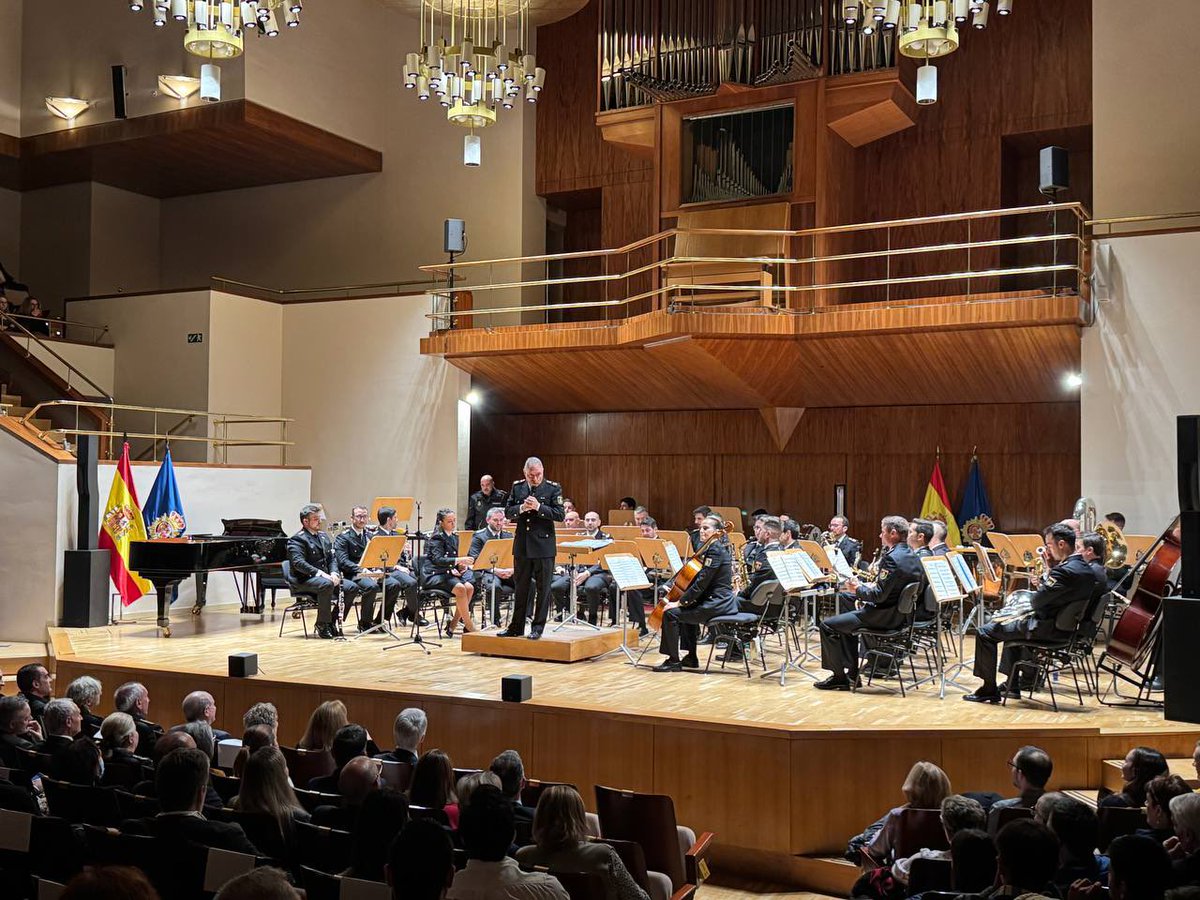 policia's tweet image. 🎄🎶 Hoy hemos tenido el honor de asistir al Concierto de Navidad de la @policia 🎺✨

Una velada llena de música, emoción y espíritu navideño🎅🎄

¡Gracias a todos los que lo han hecho posible!