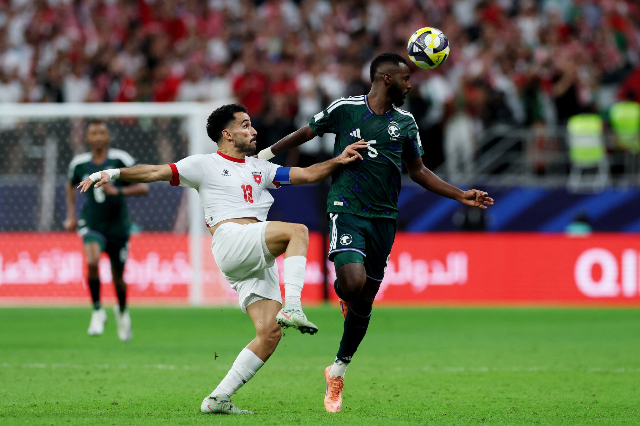 بداية الشوط الثاني من قمة السعودية الأردن في نصف نهائي كأس العرب (0-0) 