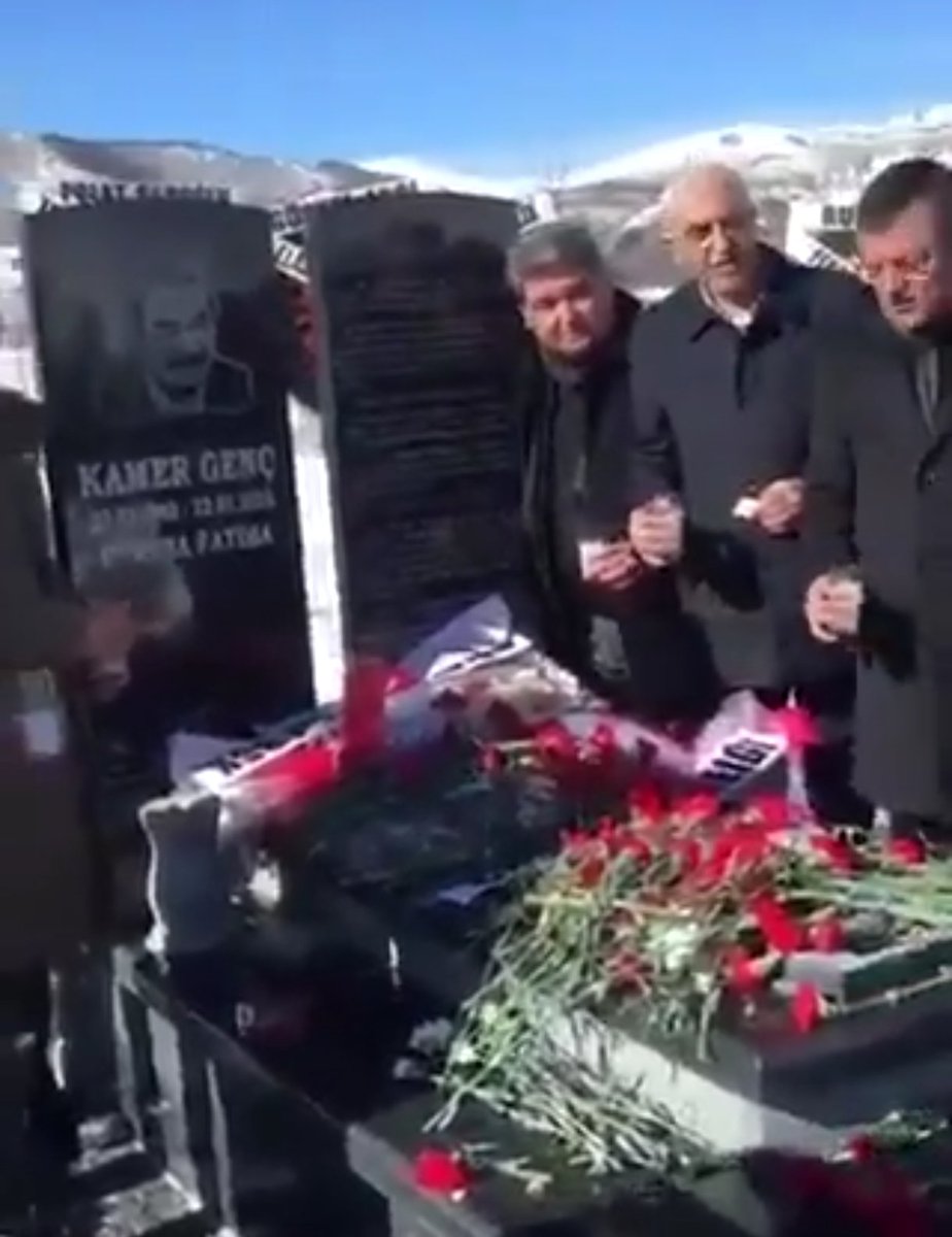 Bizler, her kim olursa olsun, Müslüman olduğunu bildiğimiz birisinin arkasından Fatiha okurken, 
sizler, mezar başında Rakı içenlerin kuyruğunda takılmaya devam mı? 
<a href="/rprefahpartisi/">Yeniden Refah Partisi</a>
 <a href="/SaadetPartisi/">Saadet Partisi</a>