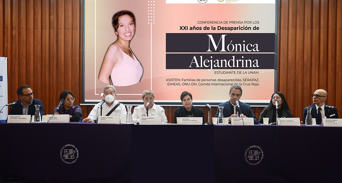Adela Alvarado y Manuel Ramírez, padres de Mónica Alejandrina, encabezan acto de memoria y verdad, a 21 años de su desaparición. Acompañan Alan García <a href="/ONUDHmexico/">ONU-DH México</a>, Janeth Carmona <a href="/CICR_es/">CICR</a>, Juan Gutiérrez <a href="/idheasdh/">IDHEAS</a>, Diana Lepe <a href="/SerapazMexico/">Serapaz México</a> y Dolores González, titular de #CDHCM.