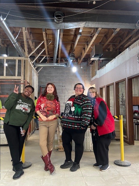 MidlandCU's tweet image. Christmas Spirit Week is baaaaack!! Our employees are all decked out in red and green today to be in the Christmas spirit! We're having a contest on who is most festive today - who would your choice be?!

#spiritweek #Christmas2024 #midlanddifference