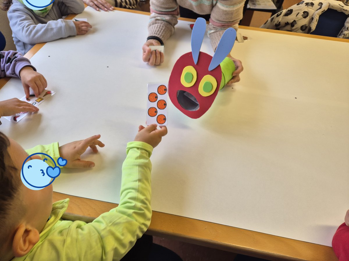 🐛🍎🎄 Hoy nos han visitado los peques de 3 años del CEIP El Puntal.
Hemos contado La oruga glotona, le han dado muuucho de comer 😋 y han creado una bola de Navidad para su árbol 🎄✨
¡Qué bien lo hemos pasado! 😊
@CEIPElPuntal
<a href="/RMBM17/">RMBM</a>