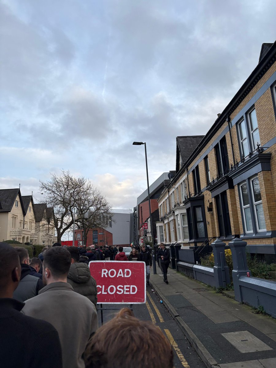 LFCBurnsey207 tweet media