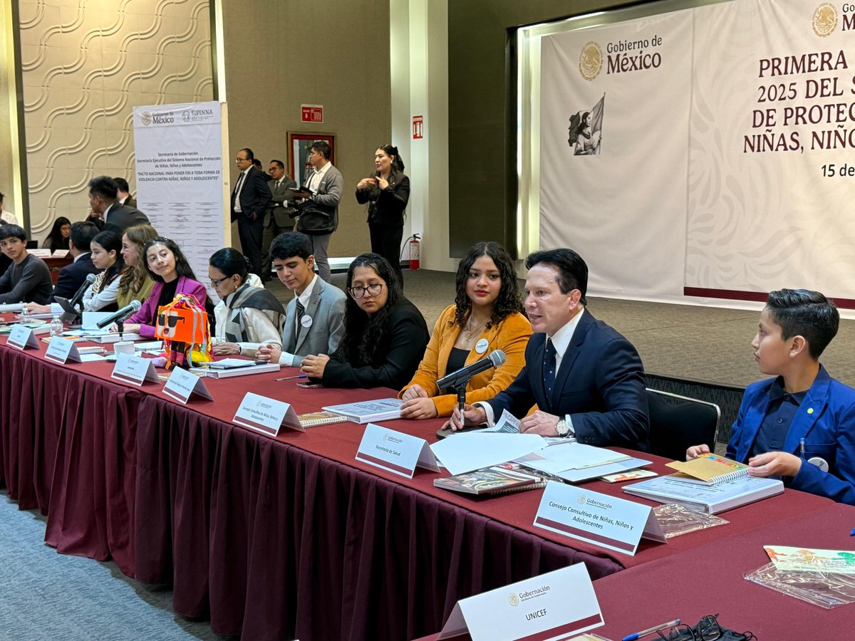 SIPINNA_MX's tweet photo. Presentación de la ENAPI 2025–2030 en la instalación del SIPINNA: Dr. Daniel Aceves. Una estrategia que protege y garantiza un futuro prometedor de México. @DanielAceves84 @SSalud_mx #SomosSIPINNA #PrimeraInfancia #niñas #niños #ENAPI @Claudiashein @rosaicela_ @SLVillavicencio https://t.co/2wK41EKwf4