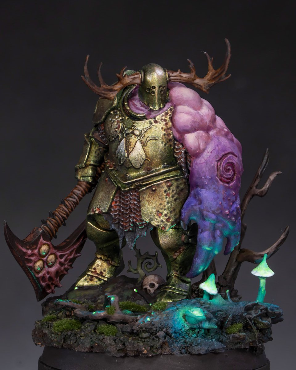 theminiaturista's tweet image. A bit of Nurgle today, and the armor is made of true metallic materials. I think it is a good contrast against the skin. I also added some small fireflies on the ground. It took around 6 hours to paint.
It will be a video guide!

#warhammer #ageofsigmar #warhammercommunity