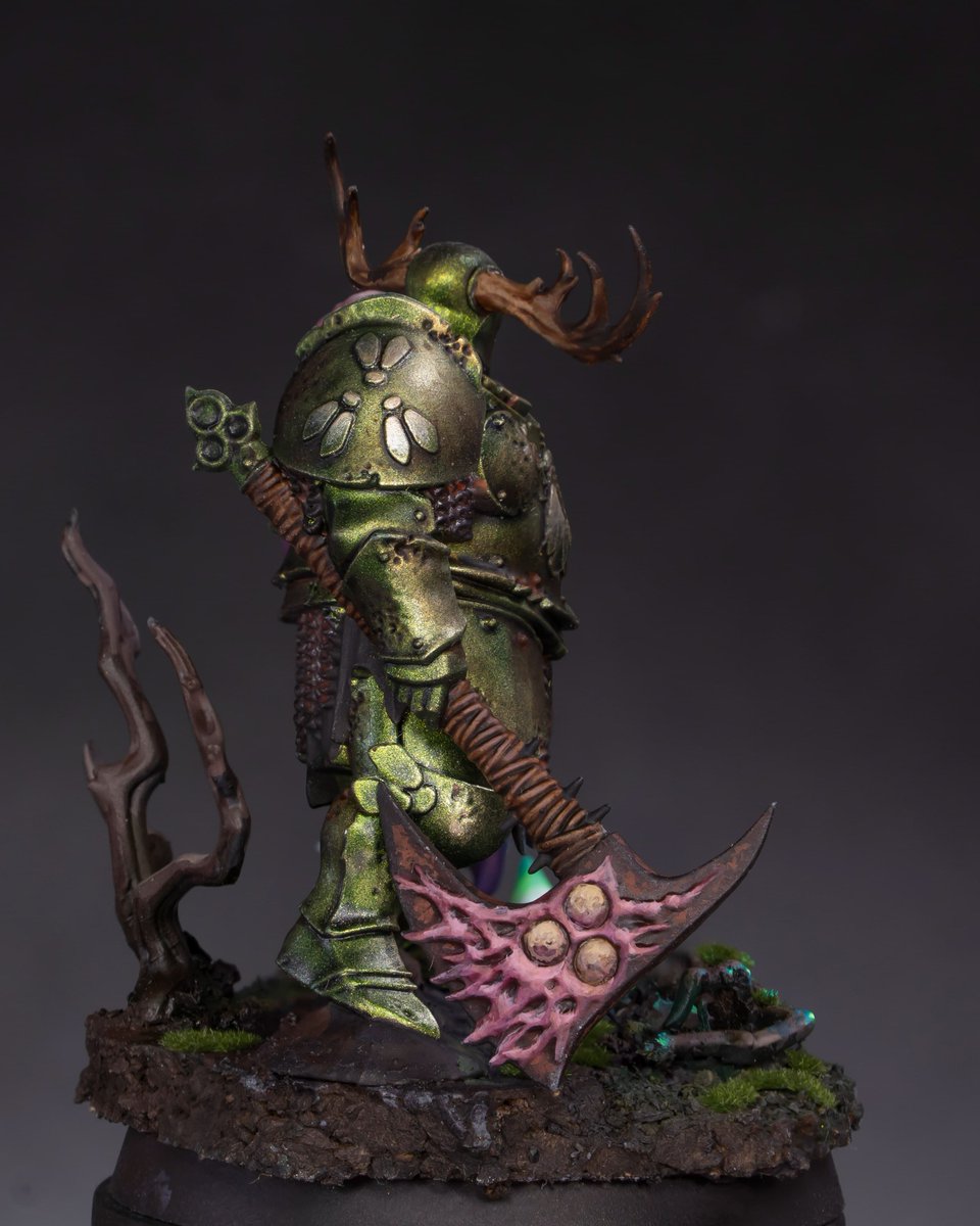 theminiaturista's tweet image. A bit of Nurgle today, and the armor is made of true metallic materials. I think it is a good contrast against the skin. I also added some small fireflies on the ground. It took around 6 hours to paint.
It will be a video guide!

#warhammer #ageofsigmar #warhammercommunity