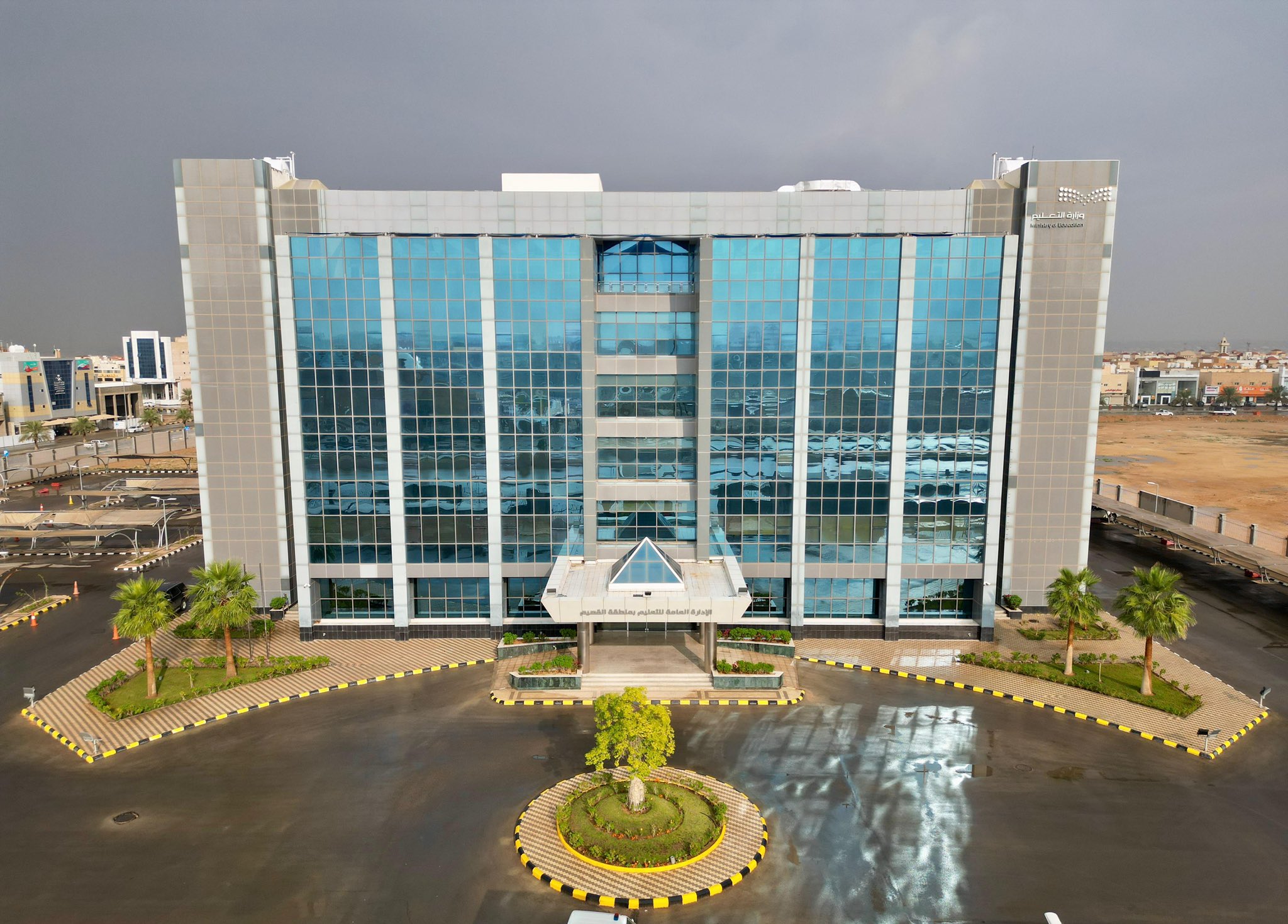 عاجل .. تأخير بداية اليوم الدراسي في القصيم ليوم غدٍ الثلاثاء إلى الساعة 9:00 صباحًا في كافة مدارس المنطقة 