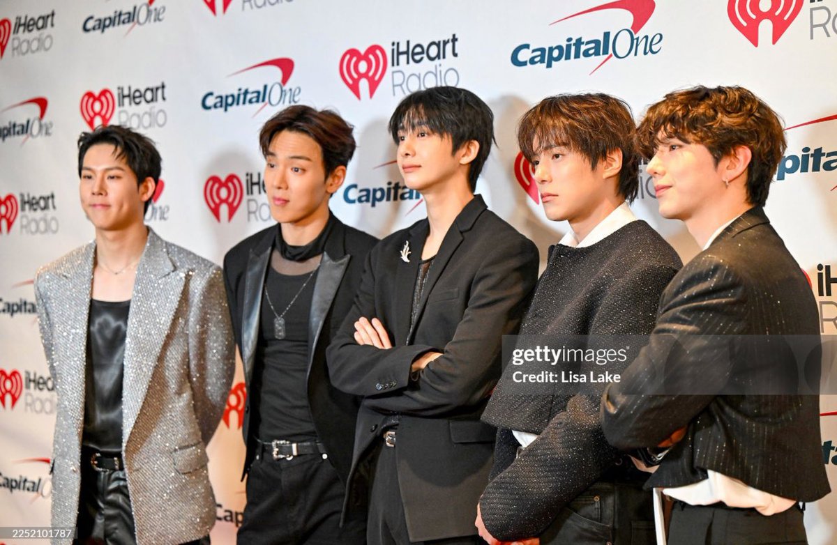 mxbase's tweet image. MONSTA X at Jingle Ball 2025 Philly #몬스타엑스 #MONSTAX