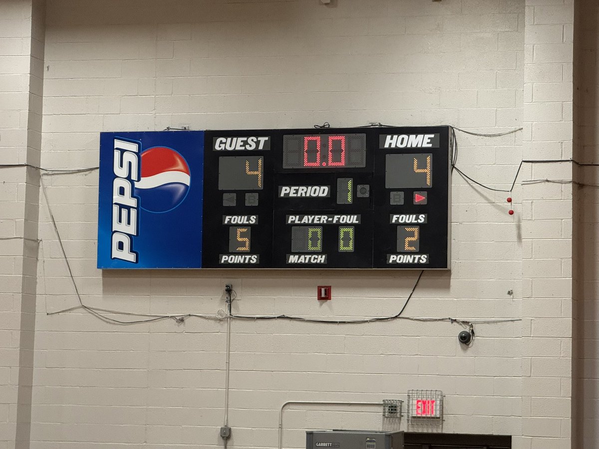 JmcssA's tweet image. The Young Lady Cougars and young lady jaguars are Tied going into the 2nd Quarter!!!! #Competitive @jcmmscougars @suptking