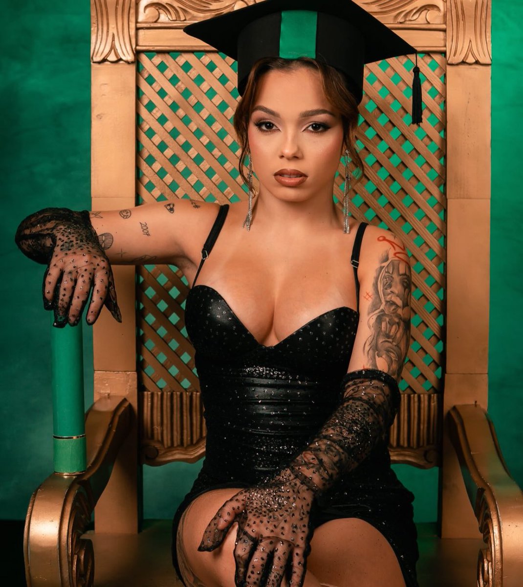 Kamylinha quebra internet com fotos da sua formatura do ensino médio, image size:1070x1200