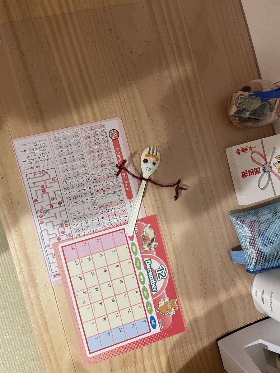 miimama2020's tweet photo. 昨日トイストーリー4を観た我が家。
これは息子の机の上。
さっそく彼が生み出されようとしている… https://t.co/Z4MyQmno5A