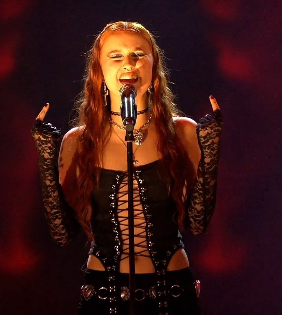 liiaszn's tweet photo. por las rockeras, los 7,5 y las cinco cancelaciones diarias. merecidísimo el tercer puesto de tinho, más que digno sucesor de ruslana #OTGalaFinal #OTGala13 https://t.co/CqDONEQPuc