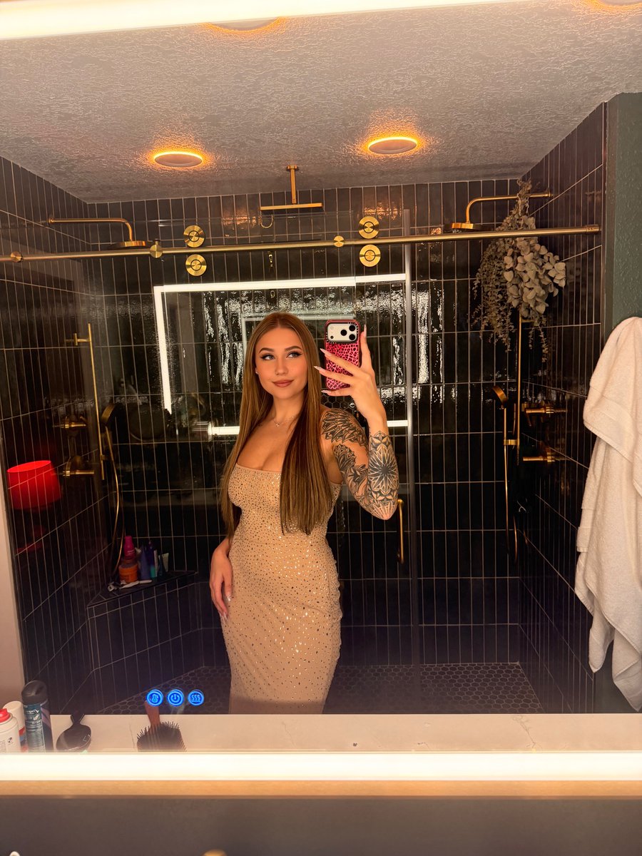 wobblymami's tweet photo. Holiday party https://t.co/kAFfTLTUlD